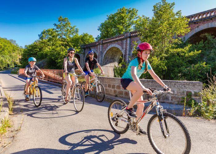 Photographe pour le Tourisme - Normandie - Activités et visites guidées - Vélorail, pont de bordeaux © Sabina Dumont @anibasphotography Photographe pour le Tourisme - Normandie - Activités et visites guidées