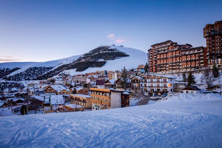 Discover Alpe d’Huez – Isère, Frane – By tourism Photographer Sabina Cowdery – Anibas Photography Discover Alpe d'Huez - Isère, Frane - By tourism Photographer Sabina Cowdery - Anibas Photography