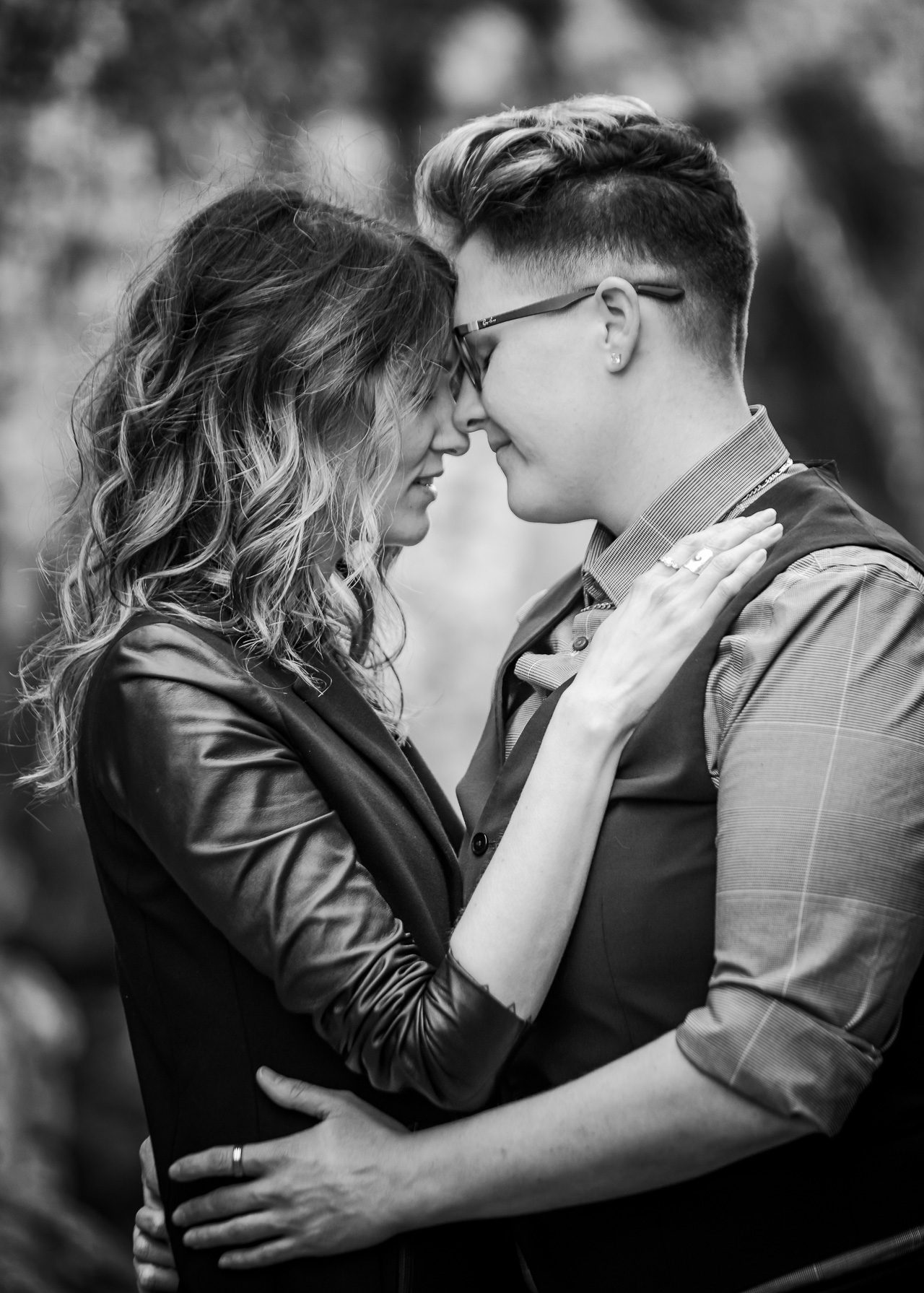 LGBT friendly Mont-Saint-Michel Engagement Photographer - Surprise Proposal - www.anibas.fr