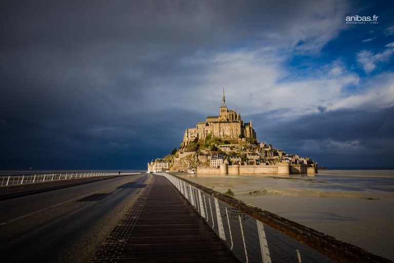 Mont-Saint-Michel Surprise Marriage Proposal captured by © Sabi Une demande en mariage inoubliable au Mont-St-Michel