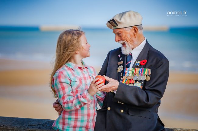 Professional Photographer Sabina Cowdery captures D-Day Veteran Lewis Trinder at the Normandy Landing Beaches Professional Photographer Sabina Cowdery captures D-Day Veteran Lewis Trinder at the Normandy Landing Beaches