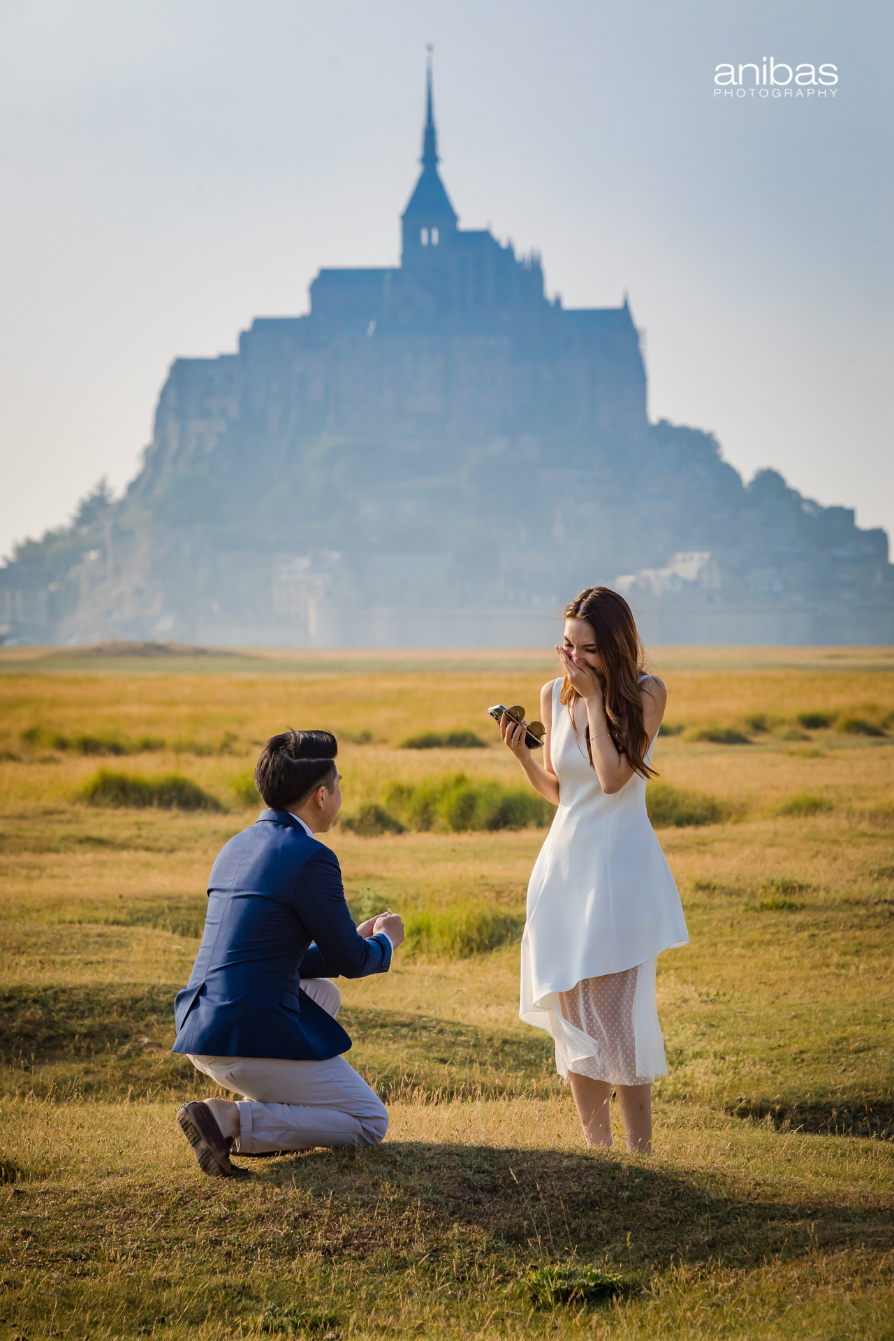 Surprise marriage proposal photographer - Mont St Michel